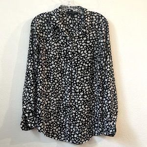 Banana Republic Classic Fit Button Down Blouse Top Long Sleeve Animal Print 🖤